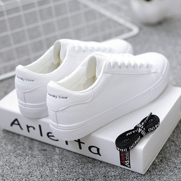 Γυναικεία Μινιμαλιστικά Sneakers με Δαντέλα, Πλατφόρμα και Χαμηλή Σιλουέτα