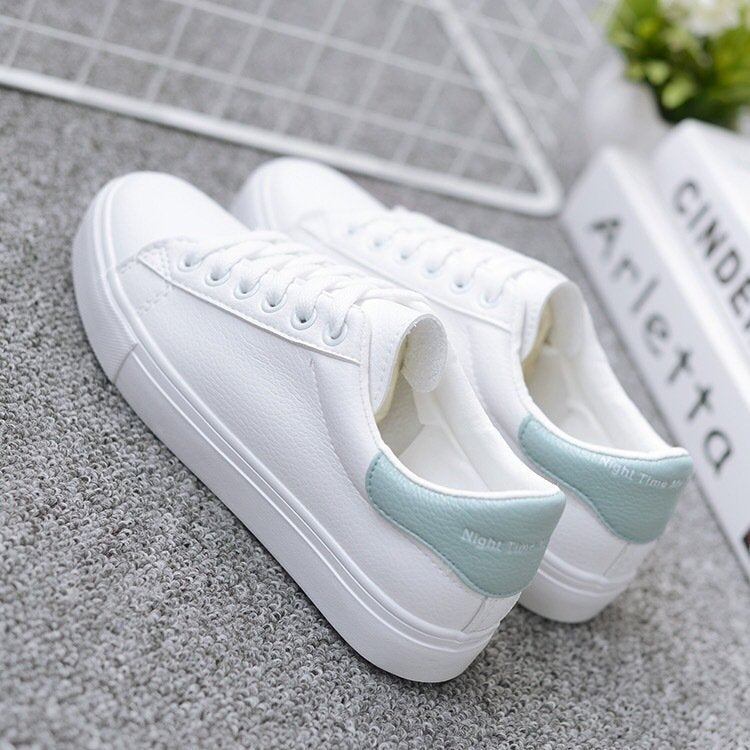 Γυναικεία Μινιμαλιστικά Sneakers με Δαντέλα, Πλατφόρμα και Χαμηλή Σιλουέτα