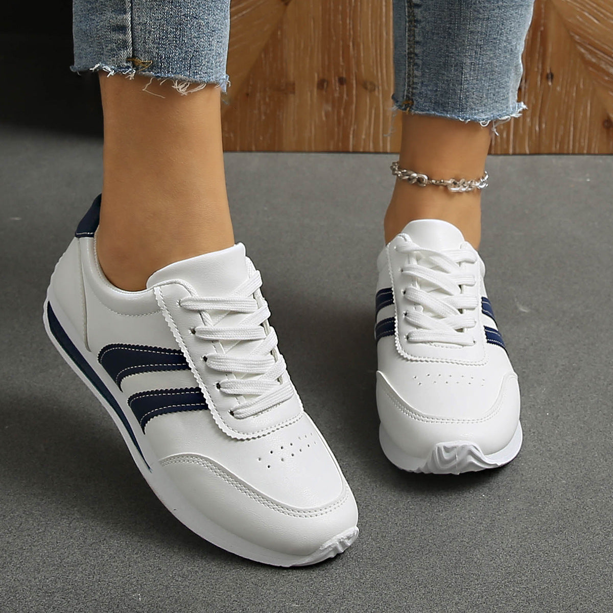 Zapatillas retro con cordones para mujer y puntera perforada - Zapatos informales con paneles para el día a día