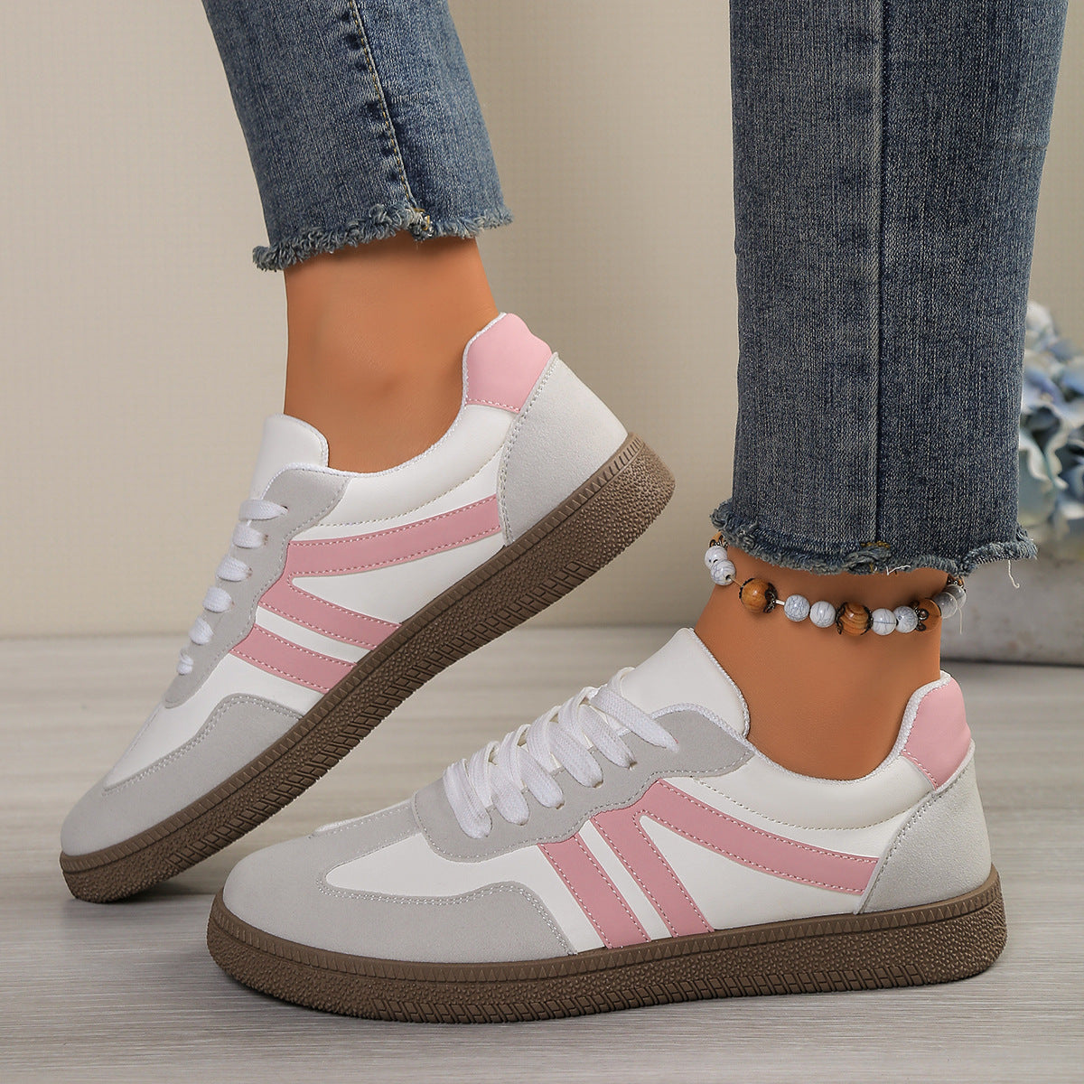 Women’s Retro Lace-Up Trainers with Textured Panels – Low-Top Court Shoes for Everyday Casual Wear