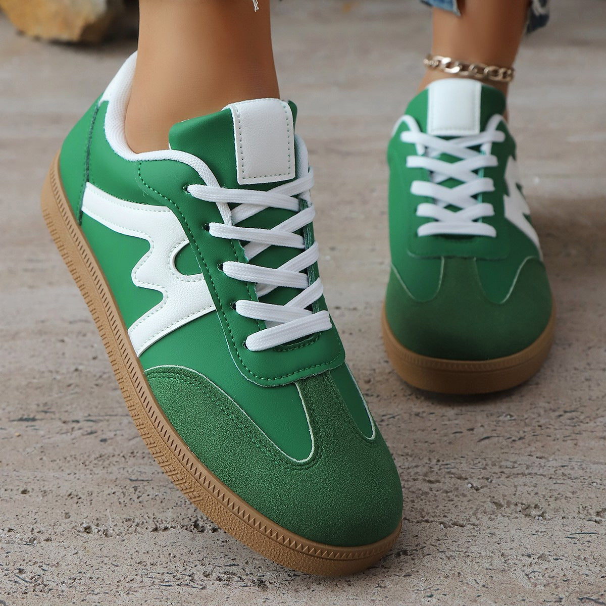 Zapatillas retro de estilo cancha para mujer con paneles texturizados en la puntera – Calzado de perfil bajo con cordones para el fin de semana