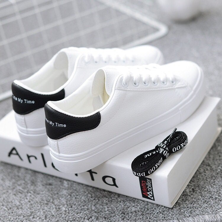 Γυναικεία Μινιμαλιστικά Sneakers με Δαντέλα, Πλατφόρμα και Χαμηλή Σιλουέτα
