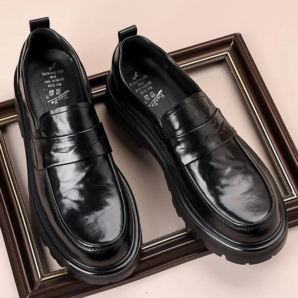 Mocassini da uomo in pelle con punta mocassino, fascia penny e slip-on