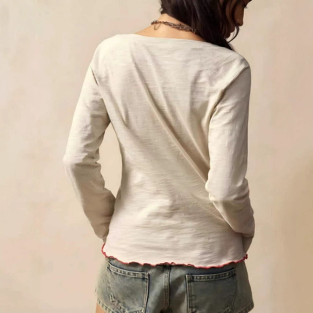 بلوزة نسائية خفيفة بأكمام طويلة من مزيج القطن بياقة مستديرة - قصة كاجوال مريحة بطبعة لإطلالة ربيعية وصيفية يومية