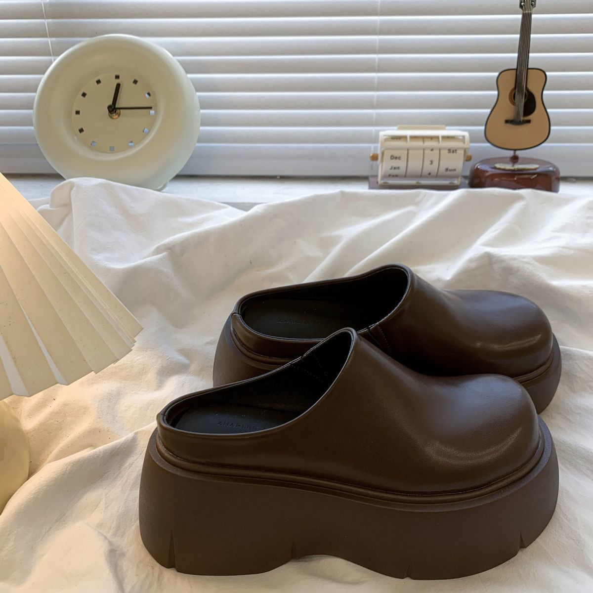 Zuecos de plataforma cerrados de mujer - Mules minimalistas sin cordones con suelas gruesas esculpidas