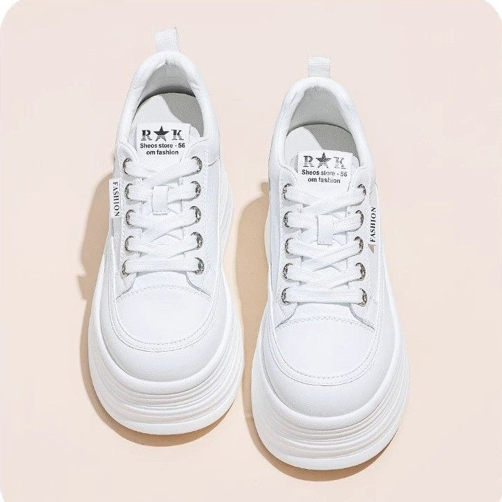 Sapatilhas com plataforma elevada e solas estriadas para mulher – Calçado com atacadores, painéis e biqueiras arredondadas para looks urbanos casuais