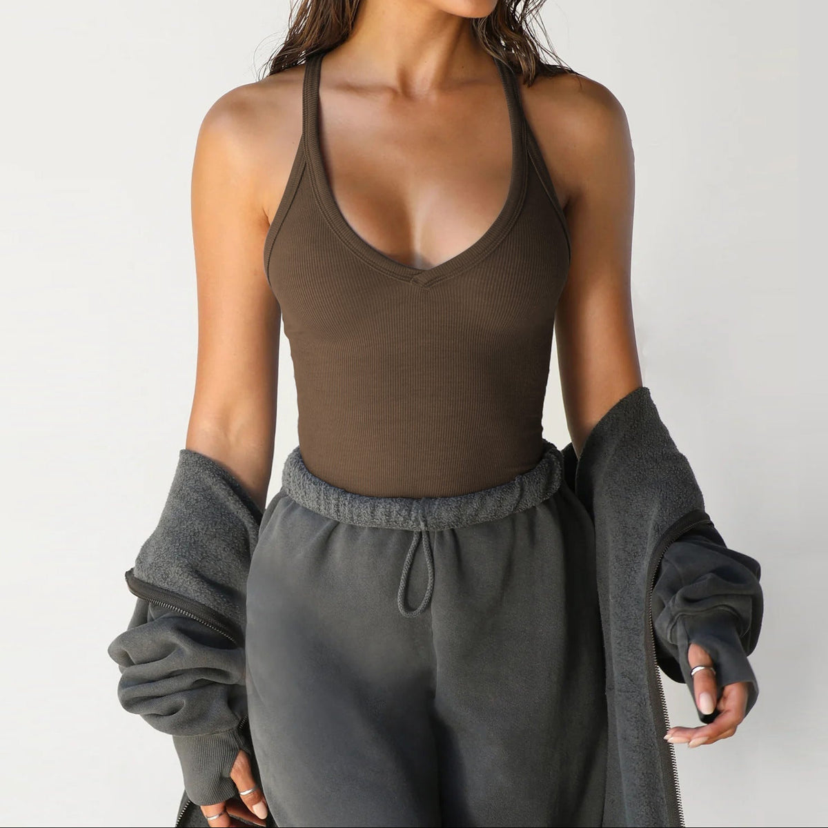 Geripptes Tanktop für Damen mit Neckholder und tiefem V-Ausschnitt – tailliertes ärmelloses Basic für den Sommer und lässige Outfits