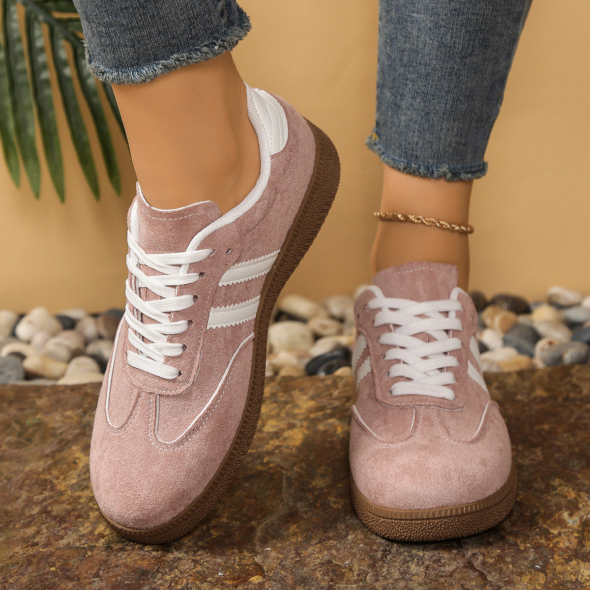 Retro damesneakers i tennisstil med børstet overdel – slanke snøresko til afslappet hverdagsbrug