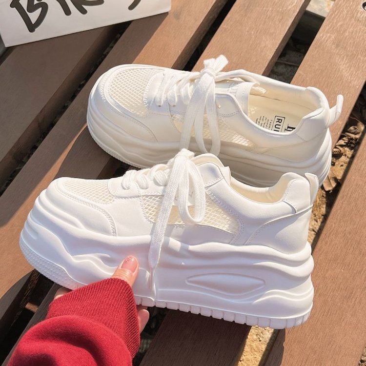 Zapatillas deportivas de mujer con paneles de malla y suela esculpida – Calzado voluminoso con cordones para looks informales de verano