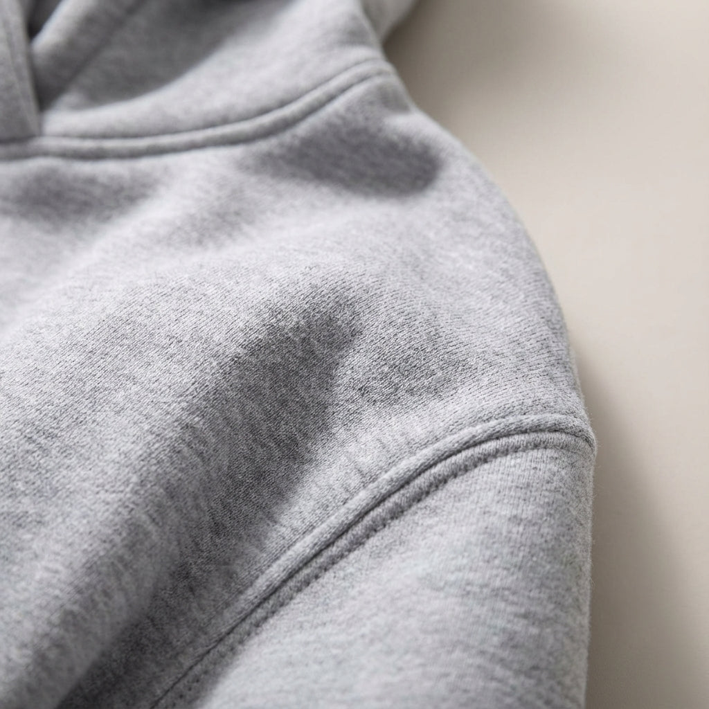Dámská volná tepláková souprava s kapucí – pohodlný dvoudílný outfit na doma i na cestování