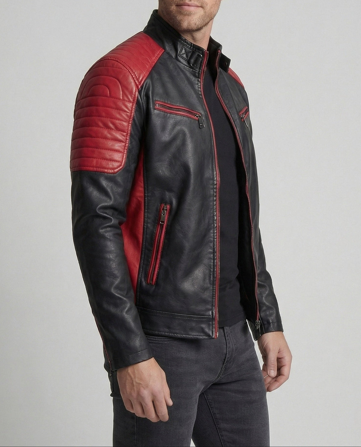Ανδρικό biker μπουφάν σε στενή γραμμή, με όψη δέρματος και καπιτονέ τμήματα – Με όρθιο γιακά και φερμουάρ, για χαλαρές βραδινές εμφανίσεις