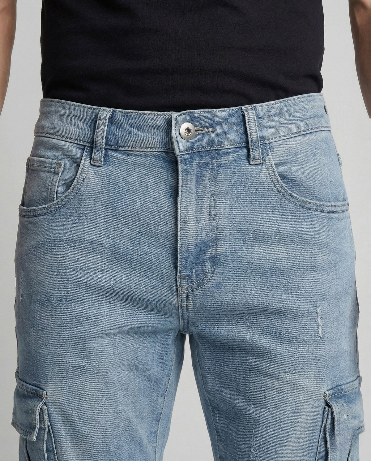 Schmal geschnittene Cargo-Jeans für Herren mit Pattentaschen und ausgefransten Säumen – schmal zulaufender Used-Look-Denim für Streetwear