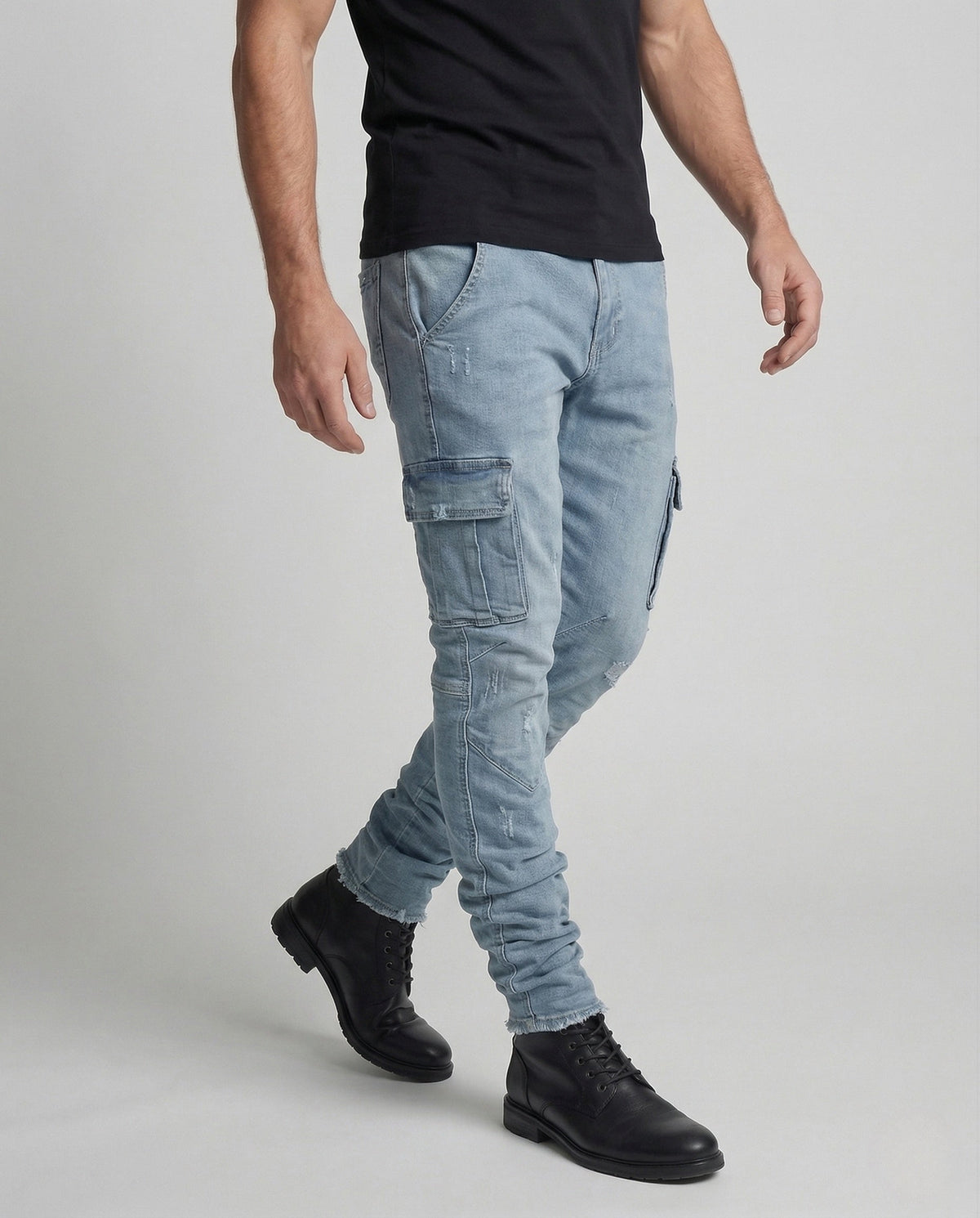 Schmal geschnittene Cargo-Jeans für Herren mit Pattentaschen und ausgefransten Säumen – schmal zulaufender Used-Look-Denim für Streetwear