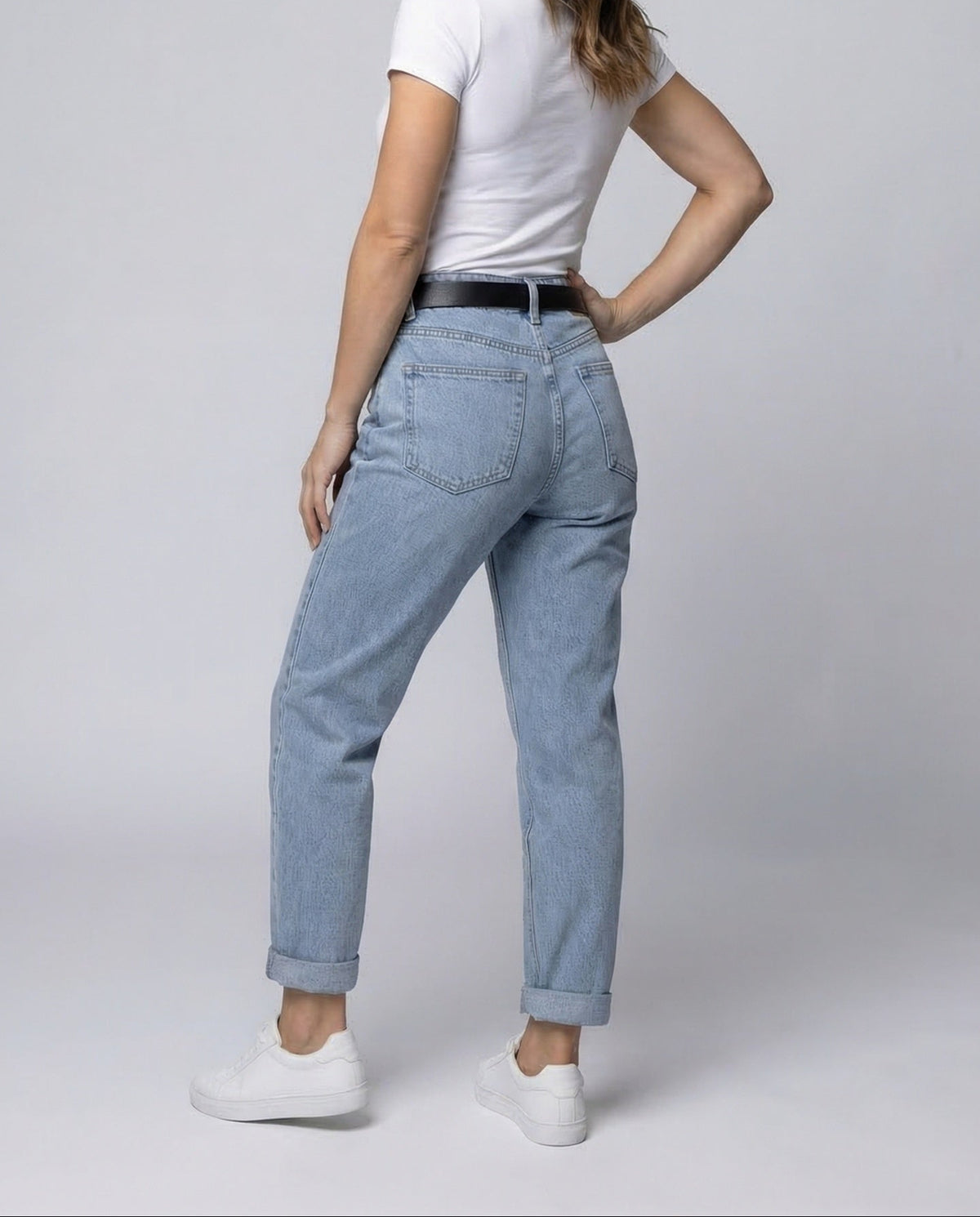 Jeans mom da donna dal taglio comodo con orli risvoltati – Denim a vita alta e gamba affusolata da indossare ogni giorno