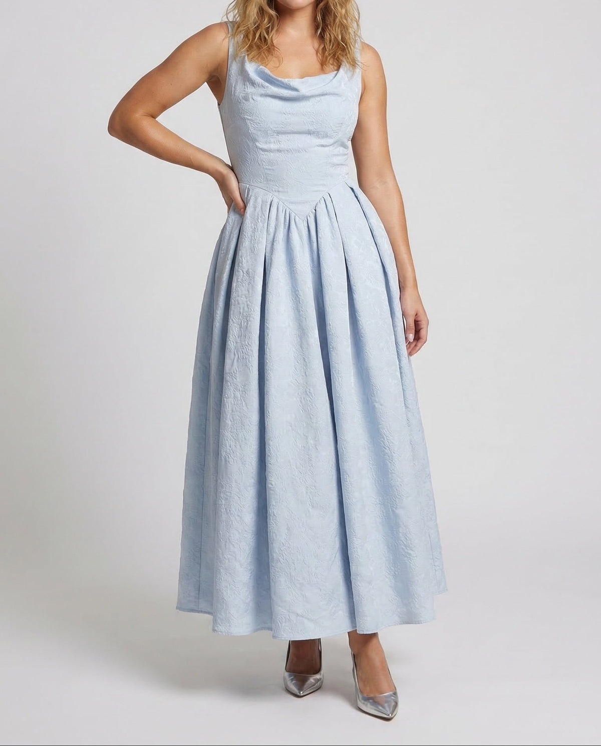 Jacquardmaxijurk voor dames met gedrapeerde watervalhals en baskische taille – Mouwloze stijl met wijde rok voor bruiloften en avondevenementen