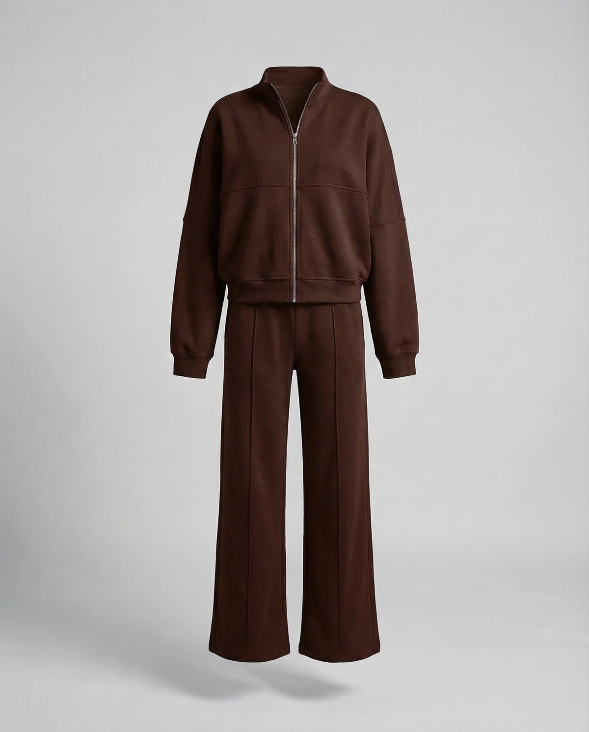 Completo sportivo da donna a due pezzi con giacca corta con zip e pantaloni ampi – Outfit coordinato dal taglio morbido, ideale per viaggi e momenti di relax nel weekend