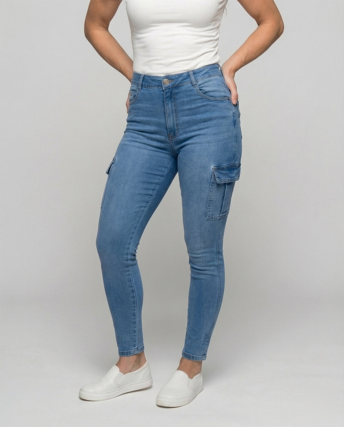 Jeans cargo justos de cintura subida para mulher, com bolsos com aba nas coxas – ganga justa pelo tornozelo, para conjuntos descontraídos e de fim de semana