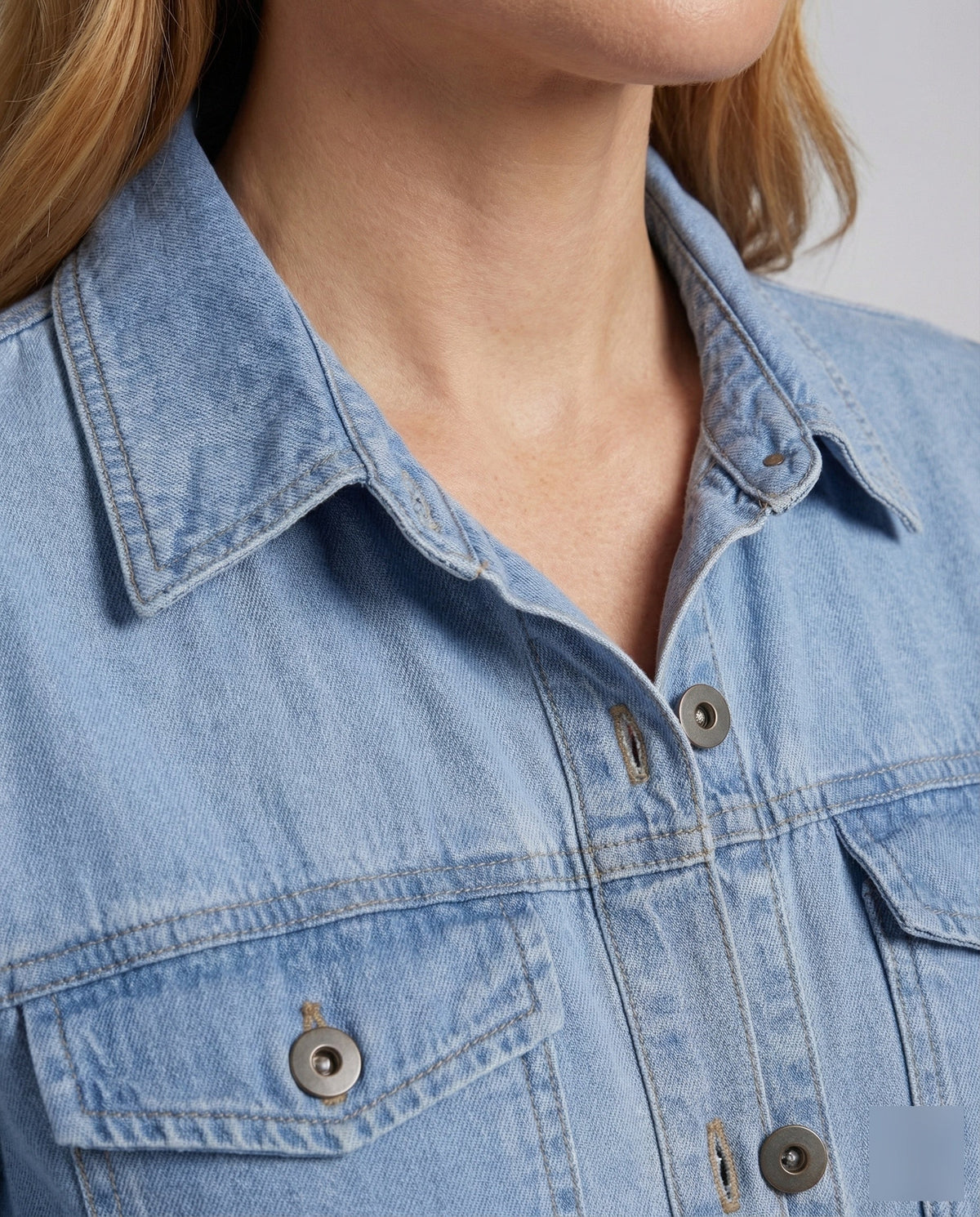 Women’s Tiered Denim Maxi Dress with Chest Pockets and Frayed Short Sleeves – Relaxed Collared Style for Casual Days and Summer Outings