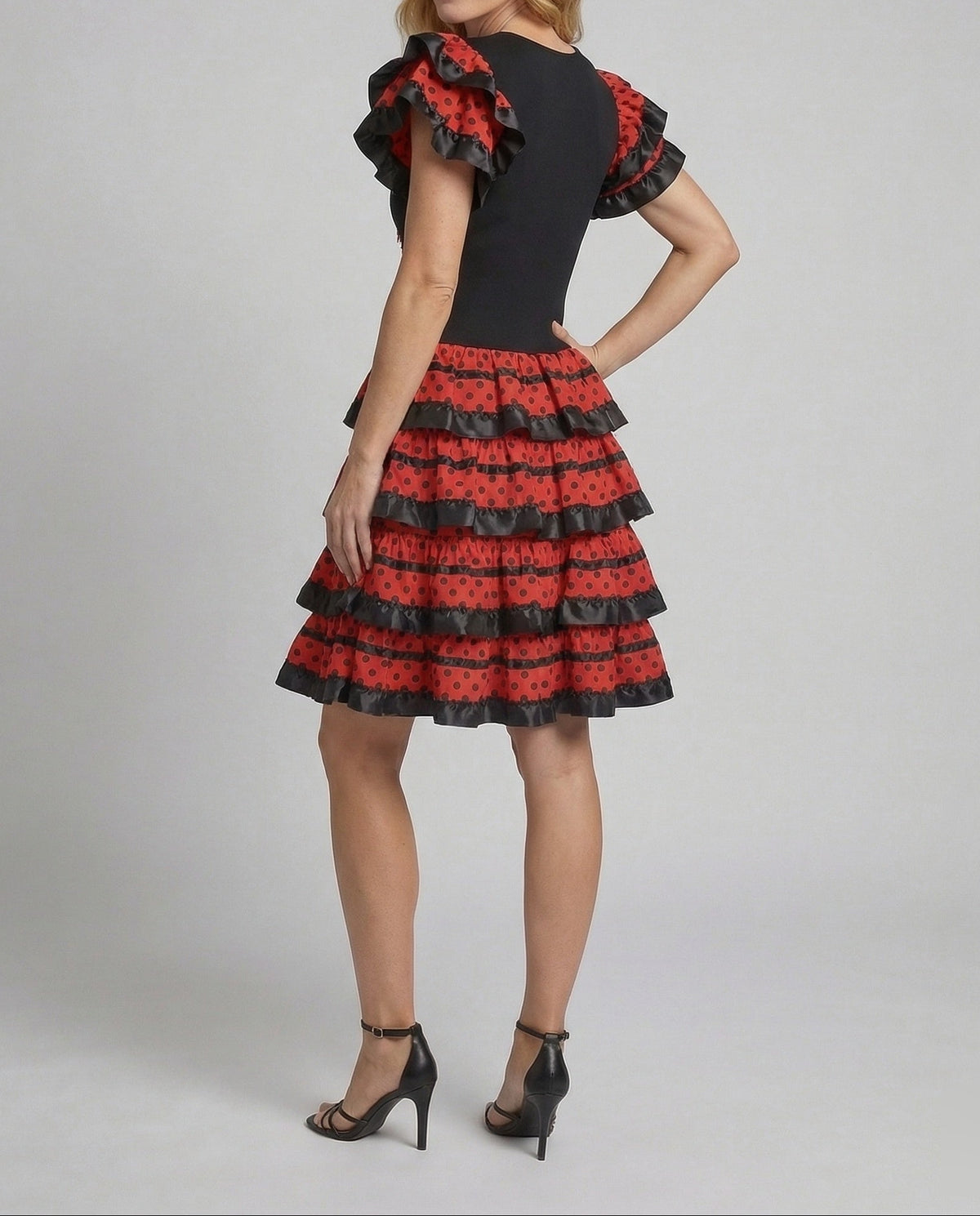 Robe pour femme d'inspiration flamenco avec col en V frangé et jupe à volants étagés - style ajusté pour les fêtes à thème et les événements de danse