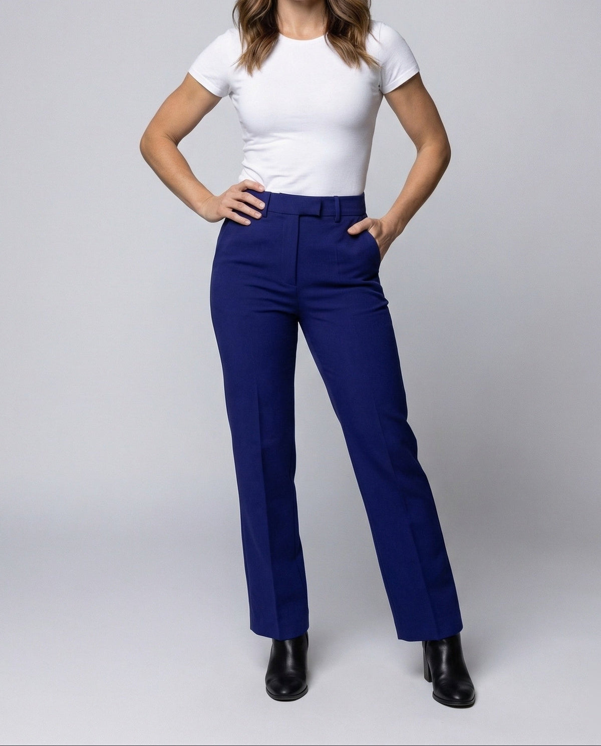Women’s High-Waisted Tailored Trousers with Pressed Creases and Side Pockets – Straight-Leg Style for Office and Smart Casual Outfits