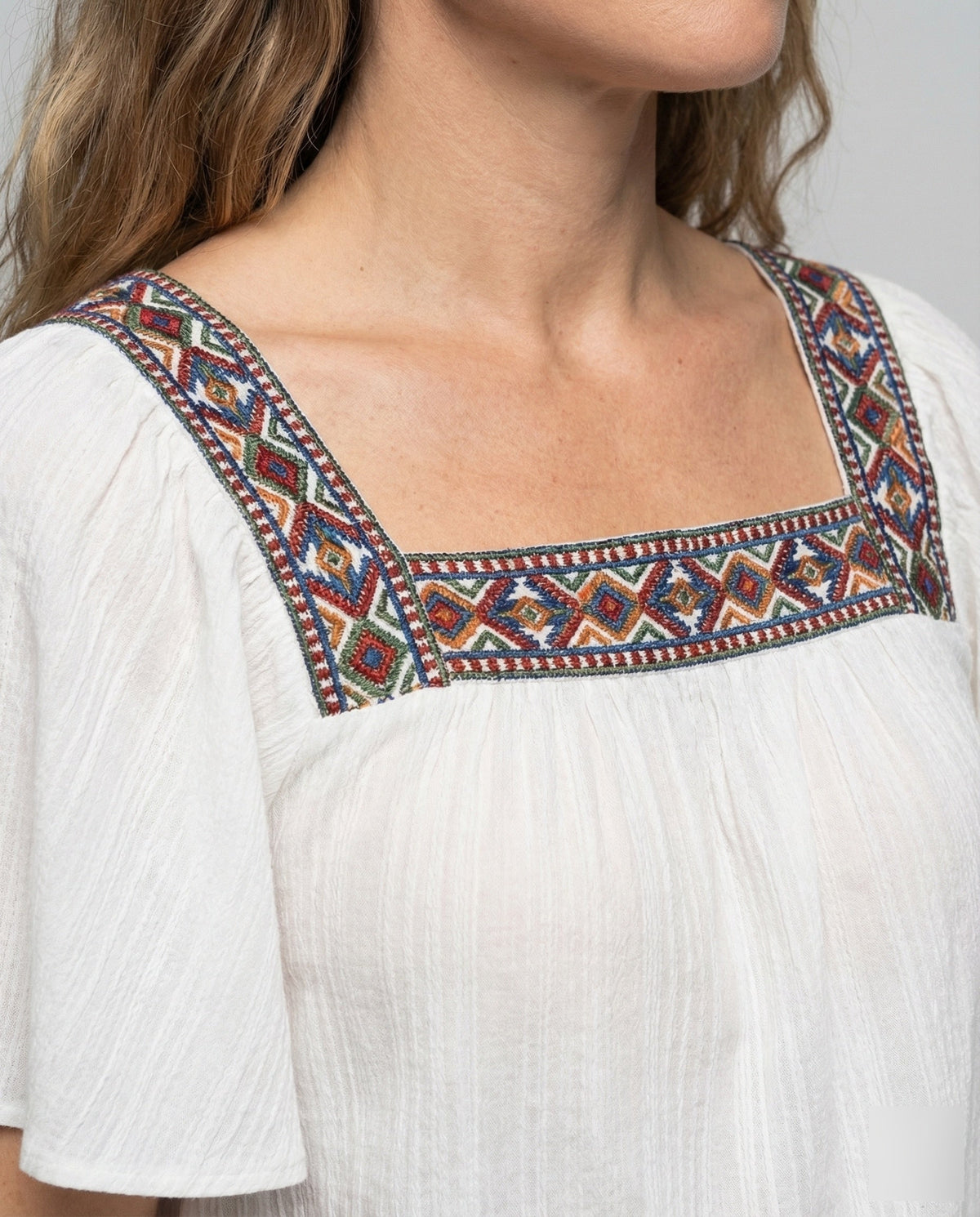 Boho-bluse til kvinder med firkantet halsudskæring, dekorative detaljer og flæseærmer – afslappet sommerstil til hverdags- og ferietøj