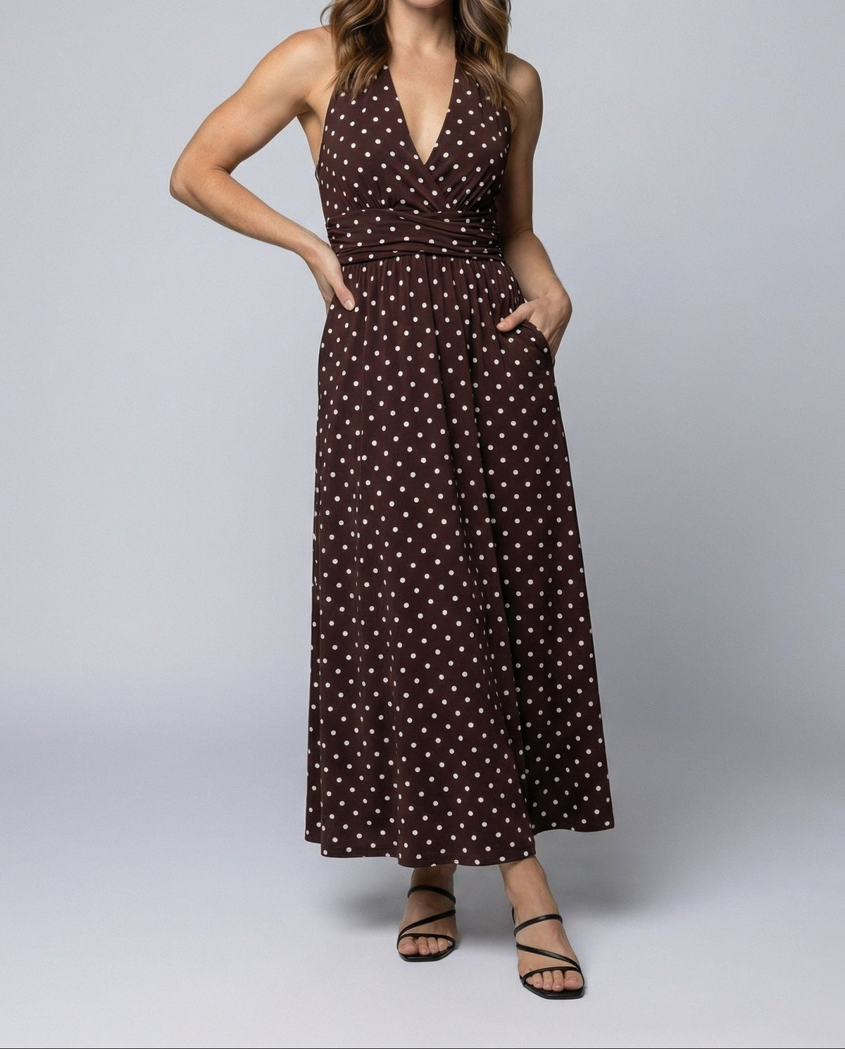 Abito lungo stampato da donna con scollo all’americana, scollo a V incrociato e vita arricciata – Modello svasato e fluido con tasche per le uscite estive