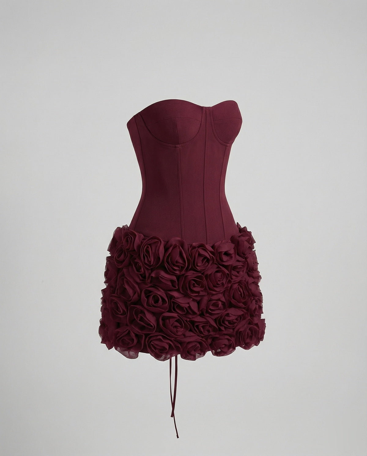 Vestido mini corpete cai-cai para mulher, com corpete modelado e saia com rosetas em relevo – modelo justo e marcante para festas e eventos noturnos