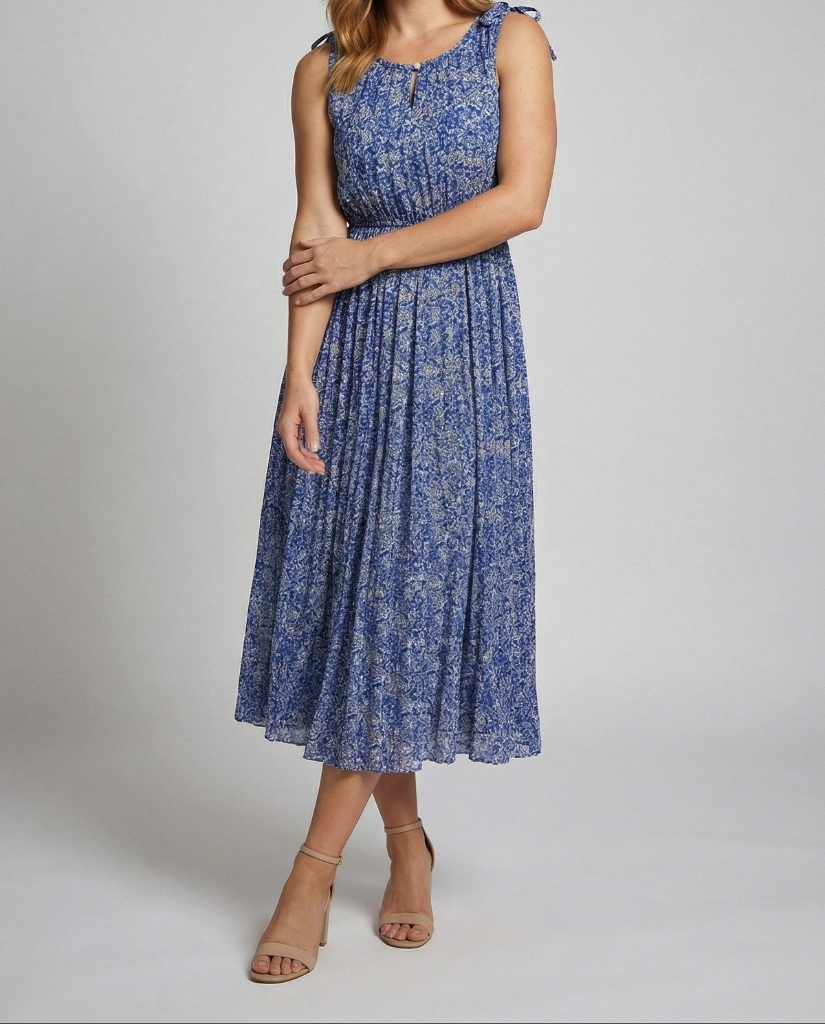 Abito midi stampato da donna con spalline annodate e vita arricciata - stile boho senza maniche per le giornate estive