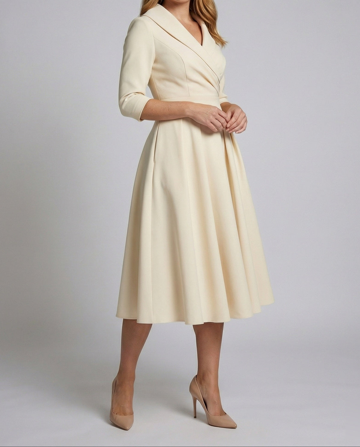 Vestido midi de senhora com gola de xaile, corpete com efeito cruzado e cintura marcada - estilo rodado de inspiração retro para ocasiões especiais