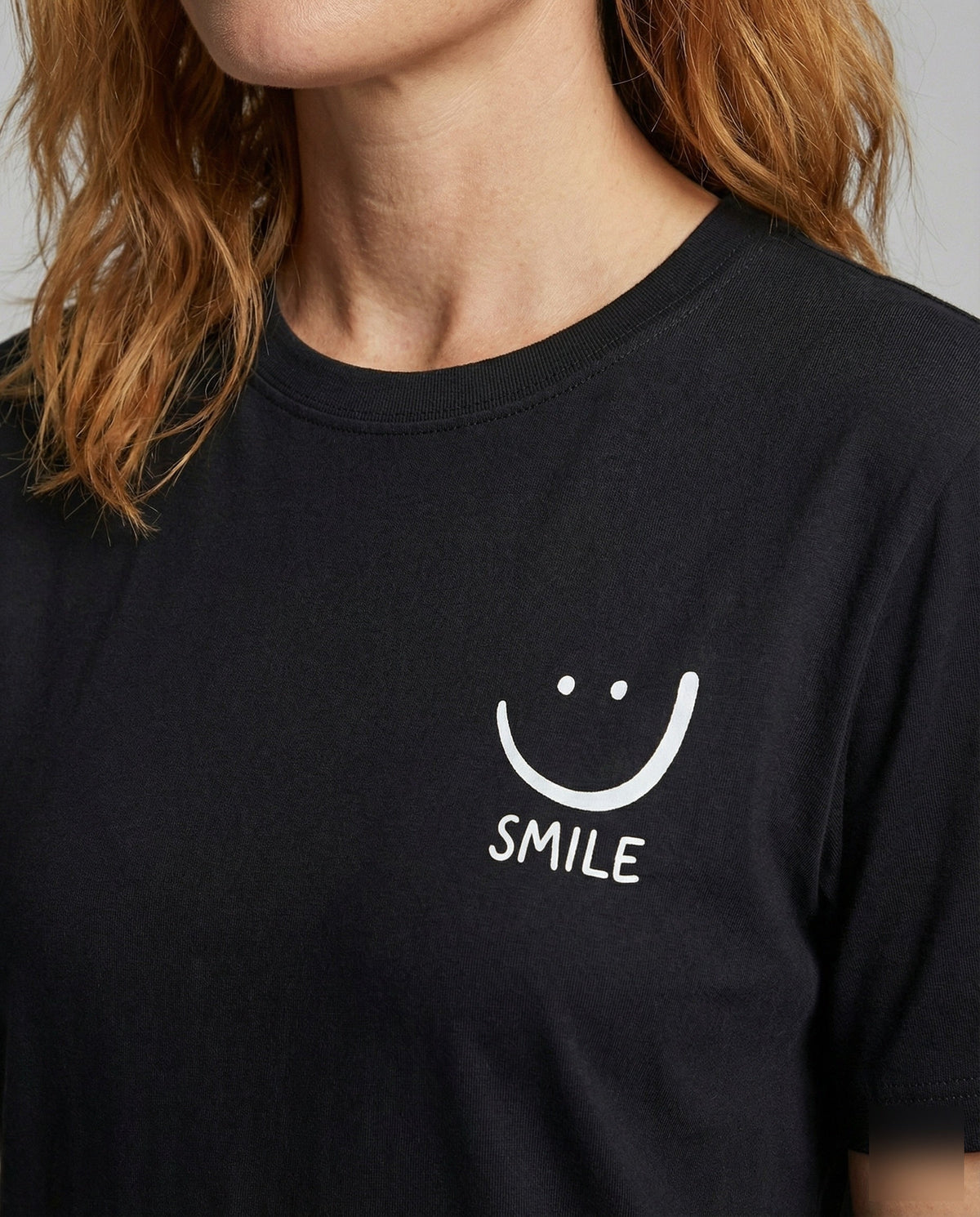 Robe midi décontractée pour femme, à manches courtes, avec poches et imprimé – Fentes latérales pour un style confortable au quotidien