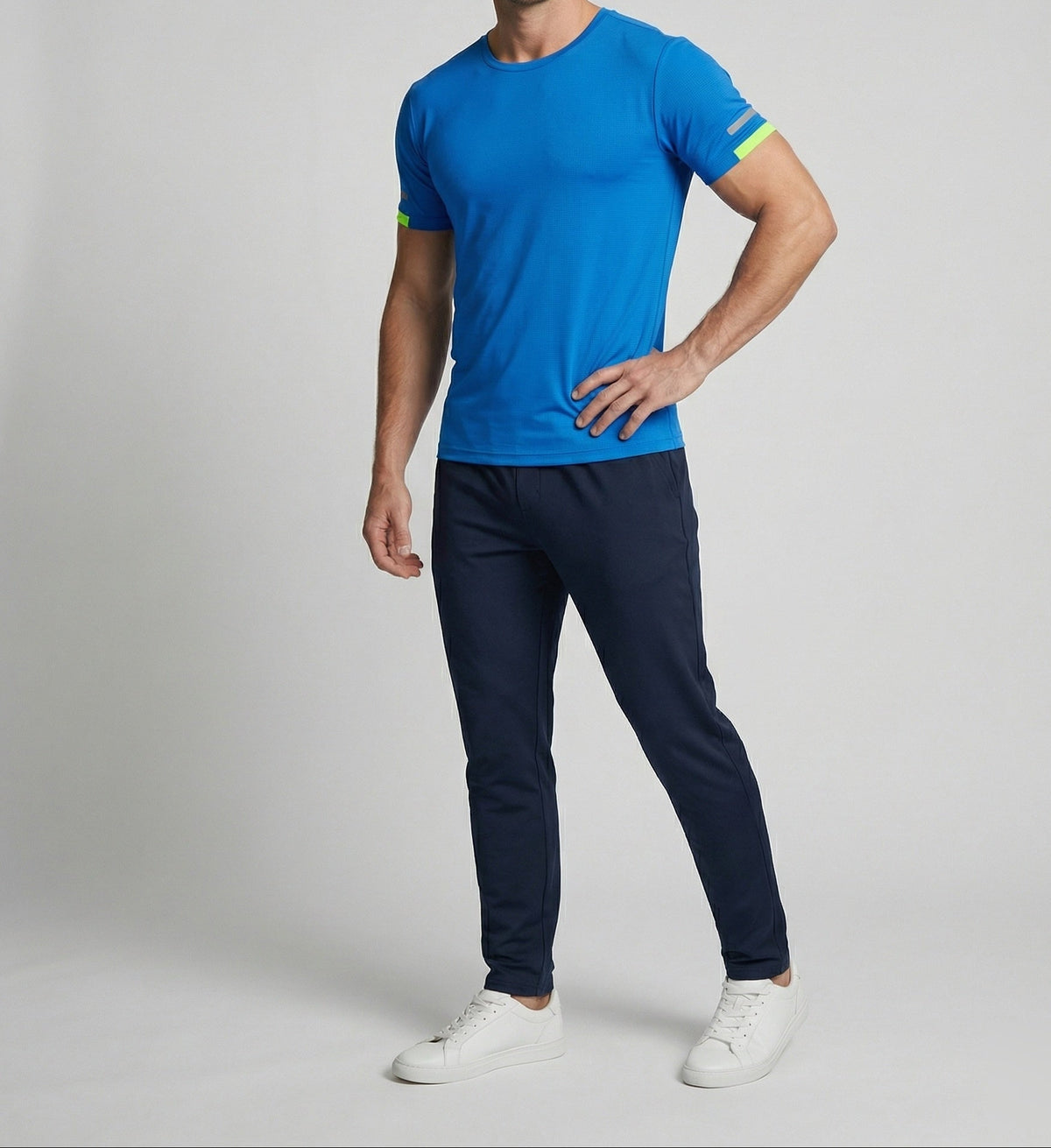 Strukturiertes Rundhals-T-Shirt für Herren mit Akzenten an den Ärmeln – Eng anliegendes Kurzarmshirt für sportlich-lässige Outfits und zum Kombinieren im Alltag