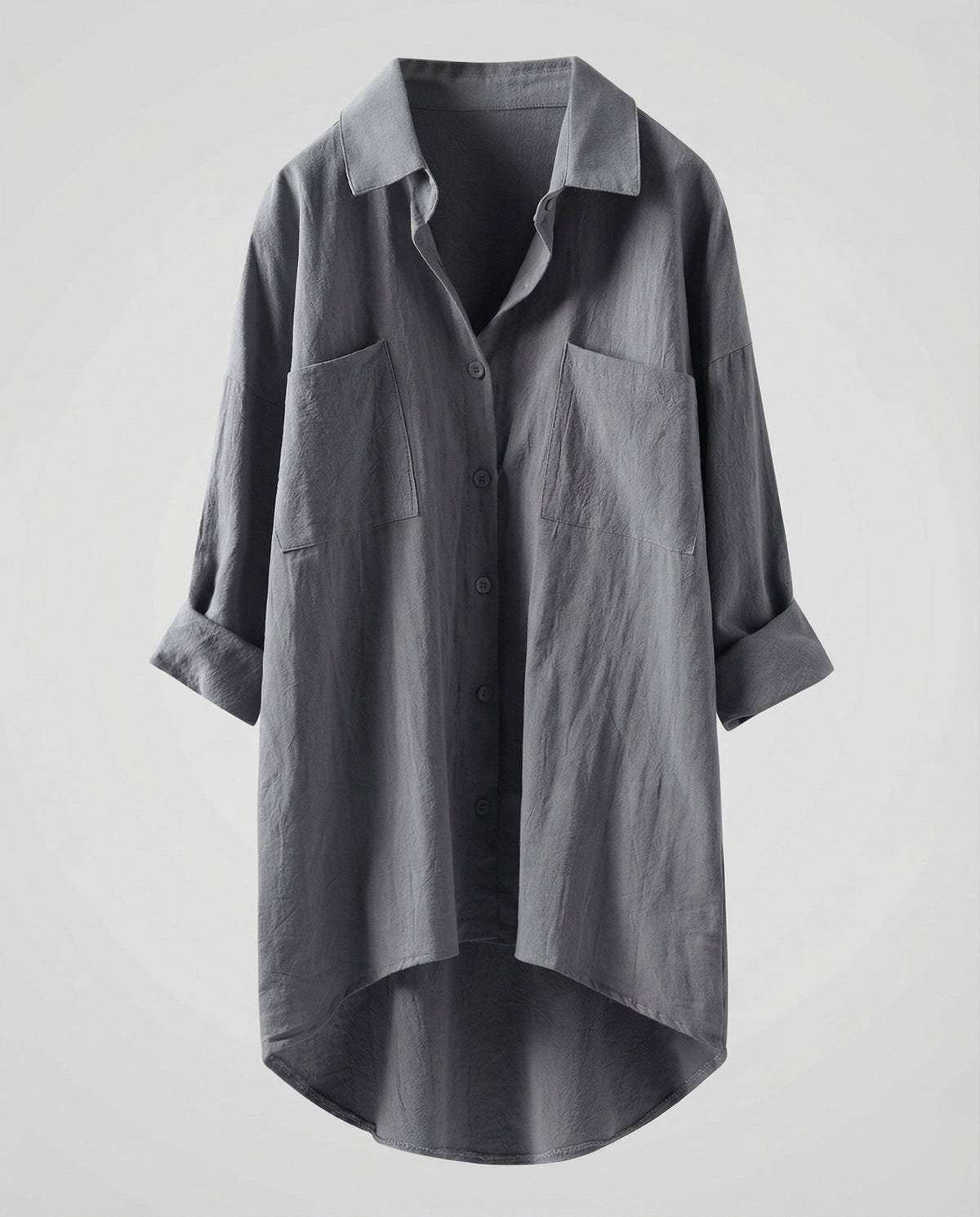 Oversized lang skjortebluse til kvinder - lang model med knapper foran, krave, brystlommer og buet kant til hverdagsbrug