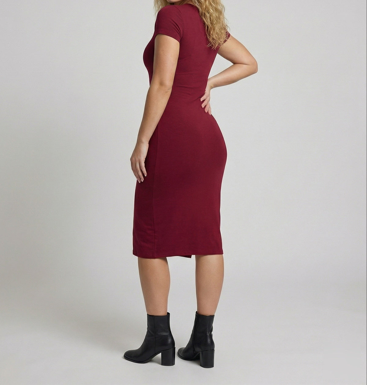 Women’s Short-Sleeved Bodycon Midi Dress – Round-Neck Fitted Style with Side Slit for Everyday and Evening Wear