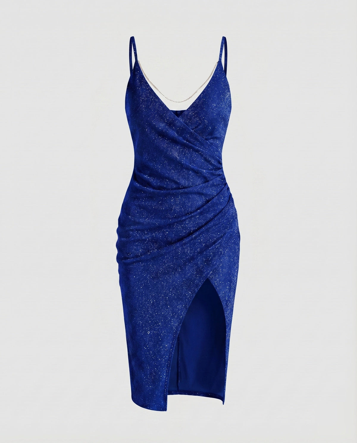 Rochie midi de damă cu aspect petrecut și strălucire discretă – rochie de seară cambrată, cu decolteu în V, bretele subțiri, încrețituri laterale și crăpătură asimetrică pe coapsă
