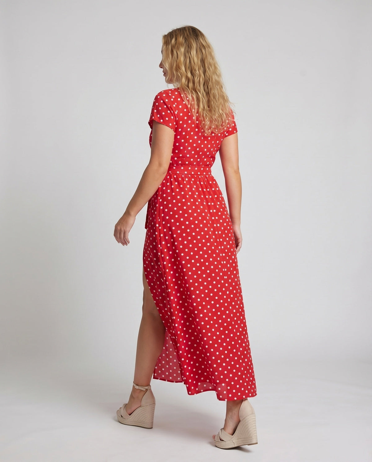 Rochie maxi petrecută cu buline pentru femei – Rochie elegantă de vară cu decolteu în V, mâneci scurte, talie cu cordon și crăpătură frontală înaltă, pentru ținute casual și de vacanță