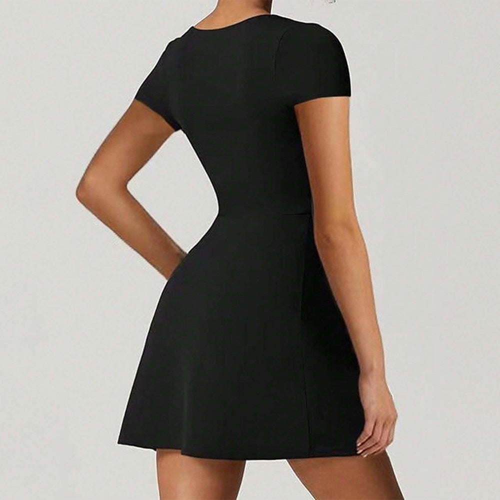 Robe courte sculptée pour femme avec encolure carrée et fente