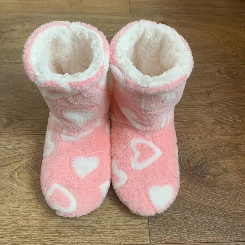 Unisex Heart-Pattern Plush Slipper Boots – Fleece-Lined Indoor Shoes with Cushioned Non-Slip Sole