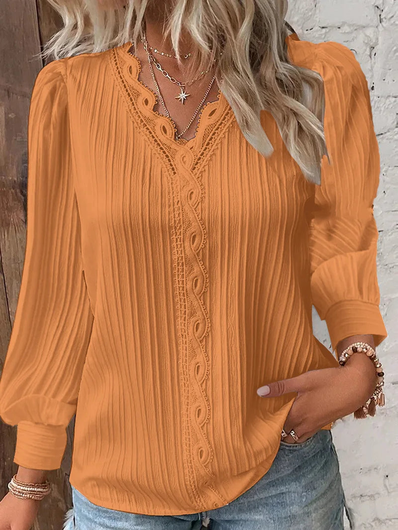 Blusa elegante de mujer con escote en V – Tela estructurada, manga larga, detalle de encaje
