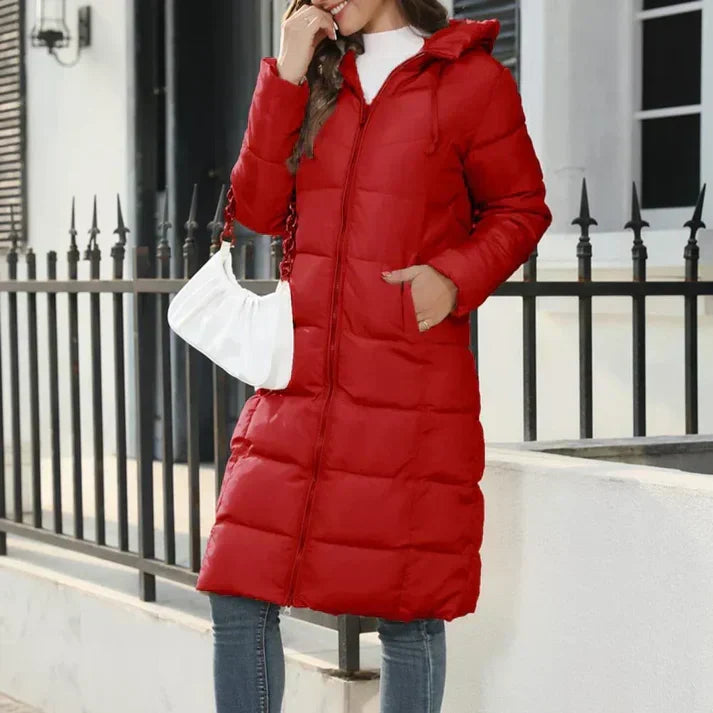 Langer Steppmantel mit Kapuze für Damen – schlichter, wattierter Mantel für winterliche City-Outfits