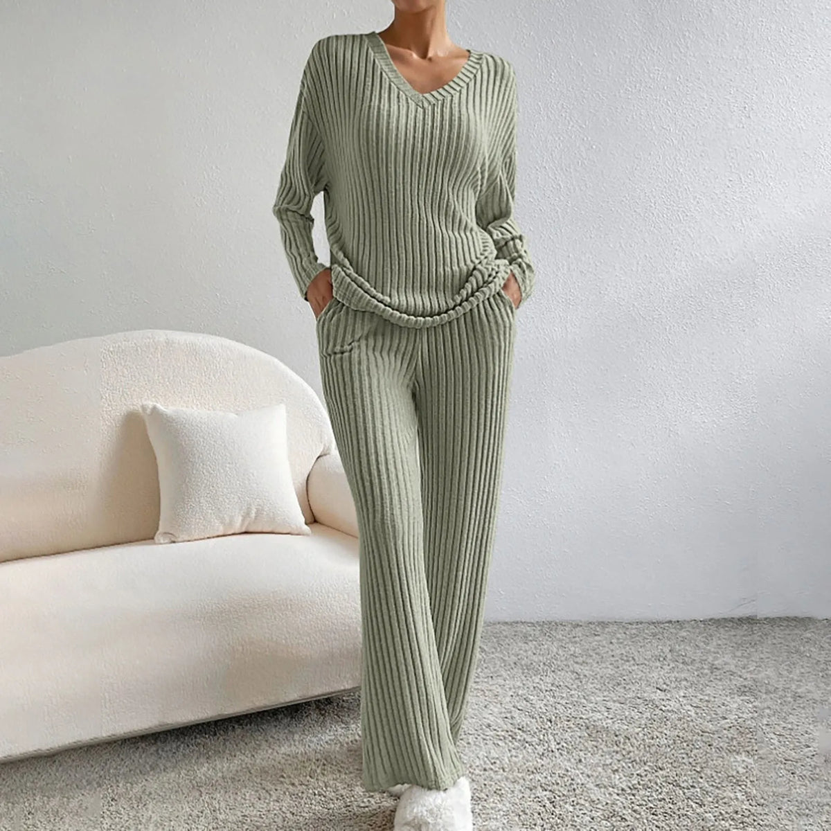 Damen-Zweiteiler aus gerippter Strickware - Lockerer Pullover mit V-Ausschnitt und Hose mit weitem Bein für Herbst und Winter