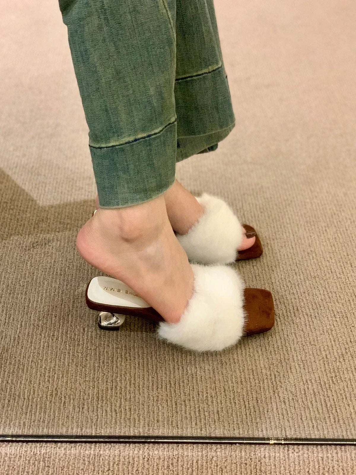 Women’s Faux-Fur Heeled Slippers – Cross-Strap Open-Toe Mules with Sculpted Block Heels