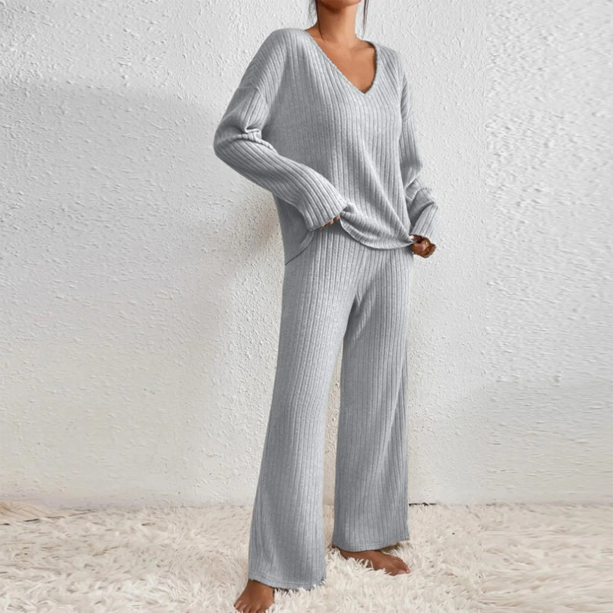 Damen-Zweiteiler aus gerippter Strickware - Lockerer Pullover mit V-Ausschnitt und Hose mit weitem Bein für Herbst und Winter