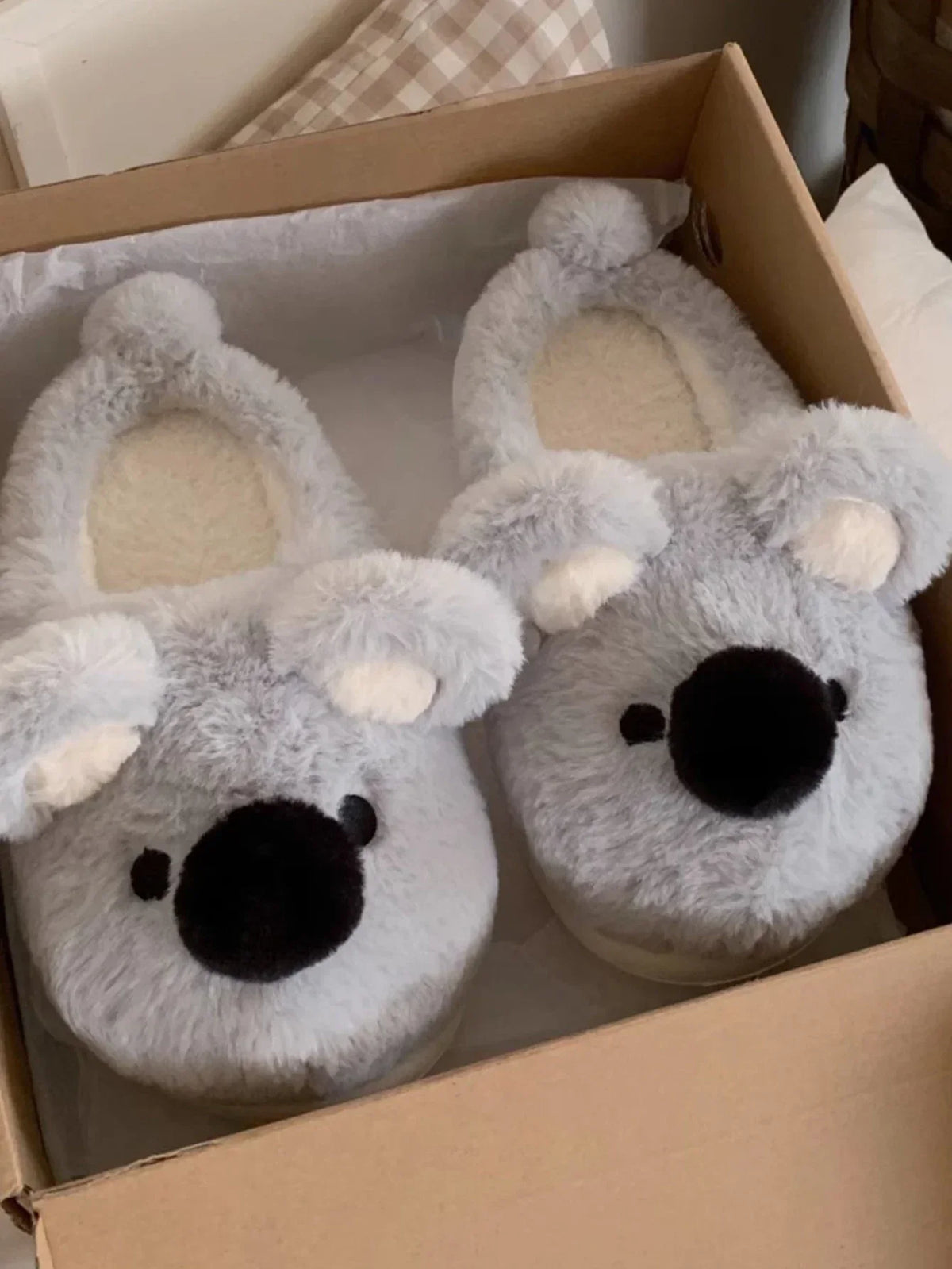 Women’s Koala Plush House Slippers – Fluffy Closed-Toe Shoes with Three-Dimensional Animal Details