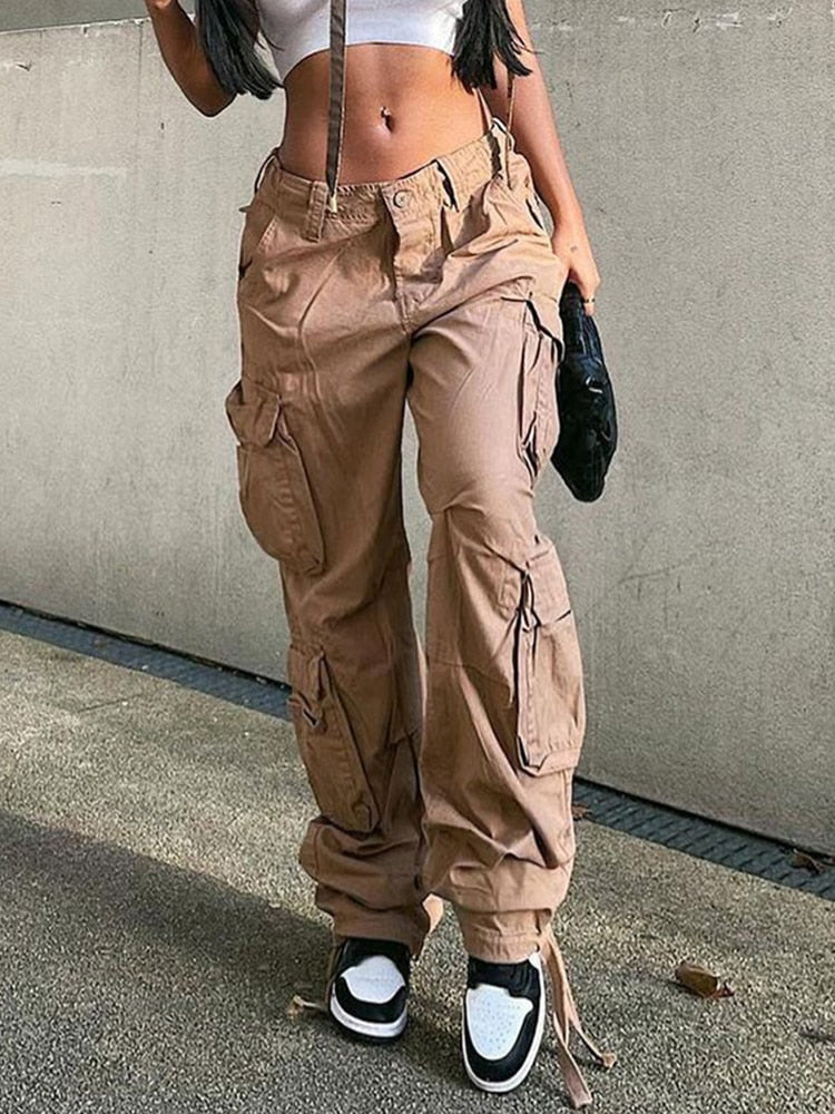 Dame cargobukser med vide ben og praktiske lommer, streetwear-bukser