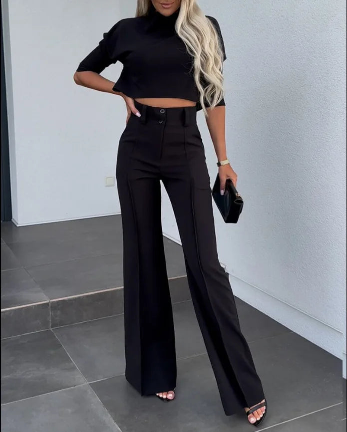 Ensemble élégant pour femme composé d’un haut court à manches trois quarts et d’un pantalon taille haute à jambes larges – Tenue moderne deux pièces chic décontractée