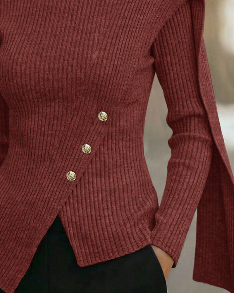 Geribde trui voor dames met mockneck en schouderdetail – aansluitend gebreid model met decoratieve knopen en asymmetrische zoom