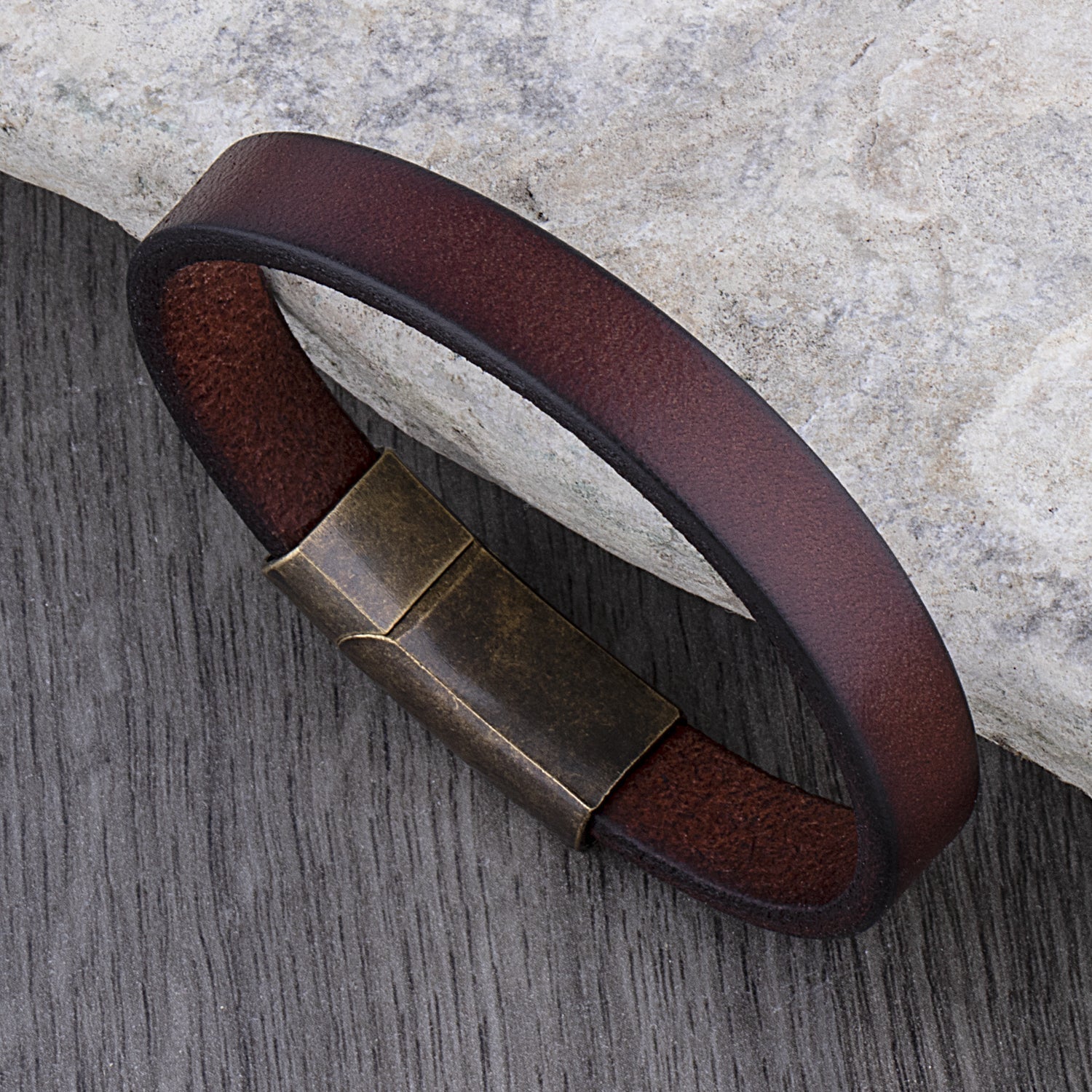 Men’s Leather Bracelet with Brass Clasp – Minimal Wristwear for Casual and Smart Styling