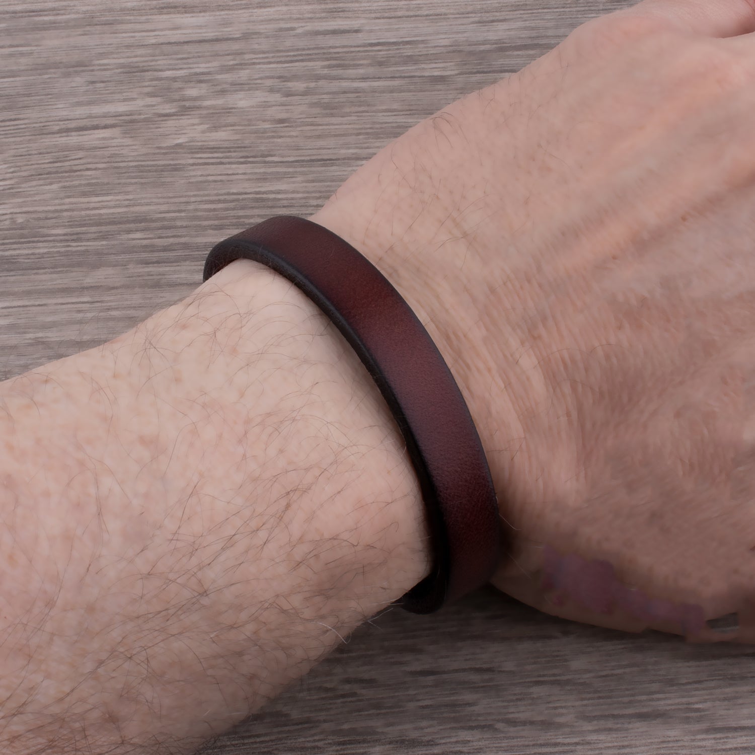 Men’s Leather Bracelet with Brass Clasp – Minimal Wristwear for Casual and Smart Styling