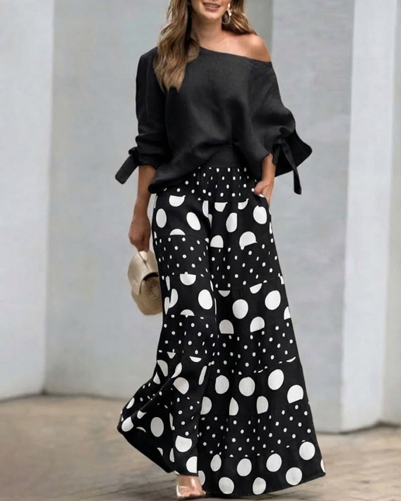 Set de damă cu top drapat, cu umerii goi, și pantaloni evazați cu croială largă, imprimați - ținută lejeră de vară din două piese pentru vacanțe și ținute casual