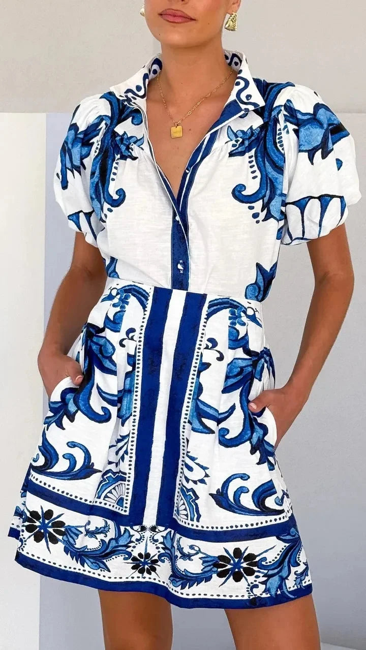 Vestido corto para mujer con mangas abullonadas estampadas y detalle de botones al frente